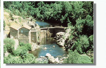 Minicentral dinamitada en Francia en el Loira.